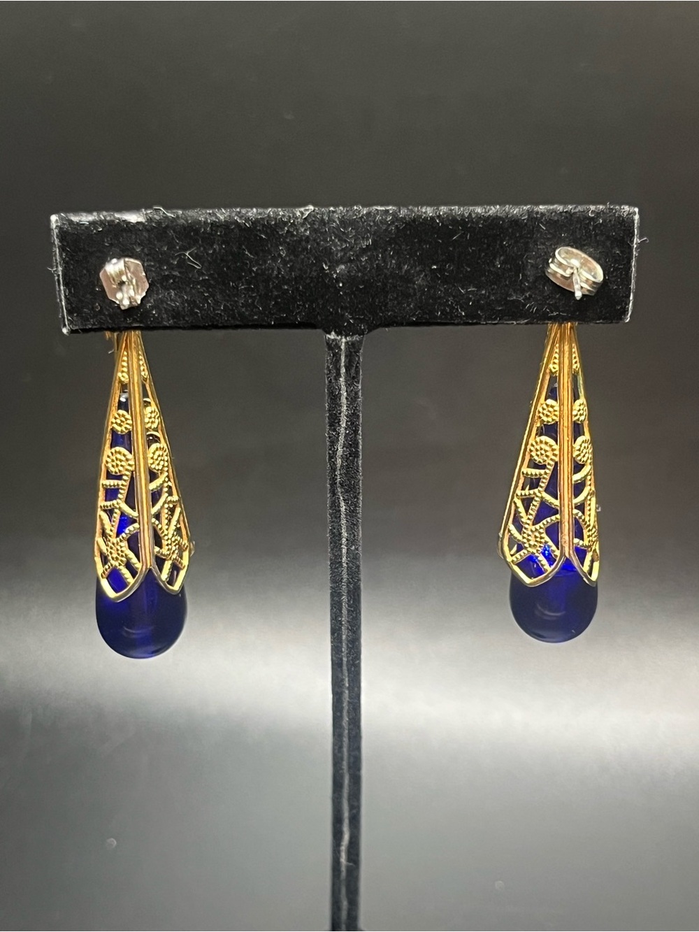 Vintage Cobalt Blue Teardrop Dangle Earrings with Gold Filigree. For Pierced ear